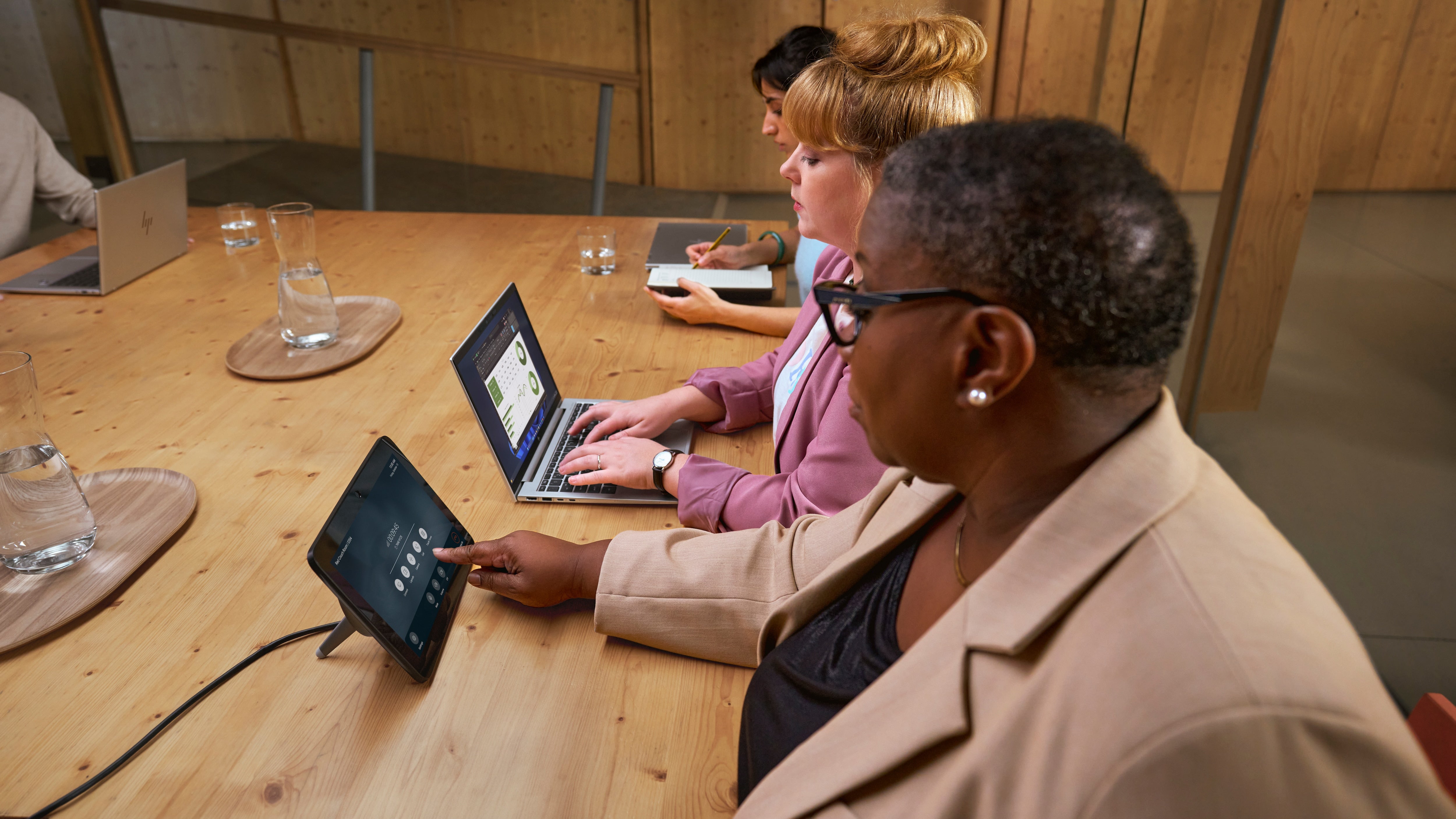 HP EliteBook X Flip G1i Next Gen AI PC Wolf Pro Security Edition Copilot+ PC Intel Core Ultra 7 268V Hybrid (2-in-1) 35.6 cm (14") Touchscreen WUXGA 32 GB LPDDR5x-SDRAM 1 TB SSD Wi-Fi 7 (802.11be) Windows 11 Pro Blue (B8GE7UT#ABA) - Cartouches Certifiees