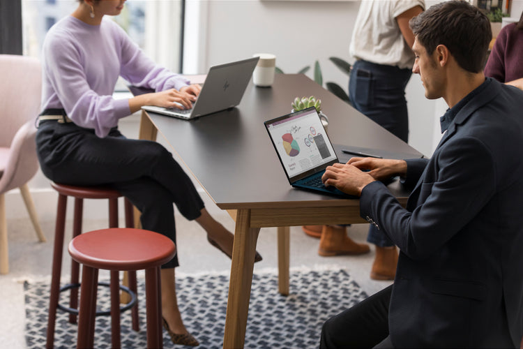 HP EliteBook X Flip G1i Next Gen AI PC Wolf Pro Security Edition Copilot+ PC Intel Core Ultra 7 268V Hybrid (2-in-1) 35.6 cm (14") Touchscreen WUXGA 32 GB LPDDR5x-SDRAM 1 TB SSD Wi-Fi 7 (802.11be) Windows 11 Pro Blue (B8GE7UT#ABA) - Cartouches Certifiees