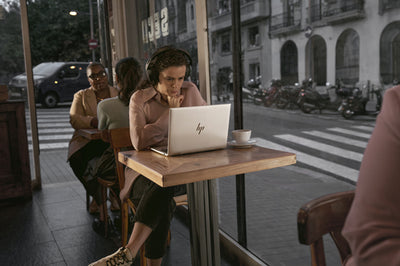 HP EliteBook X Flip G1i Next Gen AI PC Wolf Pro Security Edition Copilot+ PC Intel Core Ultra 7 268V Hybrid (2-in-1) 35.6 cm (14") Touchscreen WUXGA 32 GB LPDDR5x-SDRAM 1 TB SSD Wi-Fi 7 (802.11be) Windows 11 Pro Blue (B8GE7UT#ABA) - Cartouches Certifiees