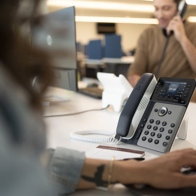 HPE HP Poly Edge E320 and PoE-enabled IP phone Black 8 lines IPS (82M88AA) - Cartouches Certifiees