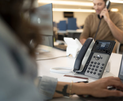 HPE HP Poly Edge E320 and PoE-enabled IP phone Black 8 lines IPS (82M88AA) - Cartouches Certifiees