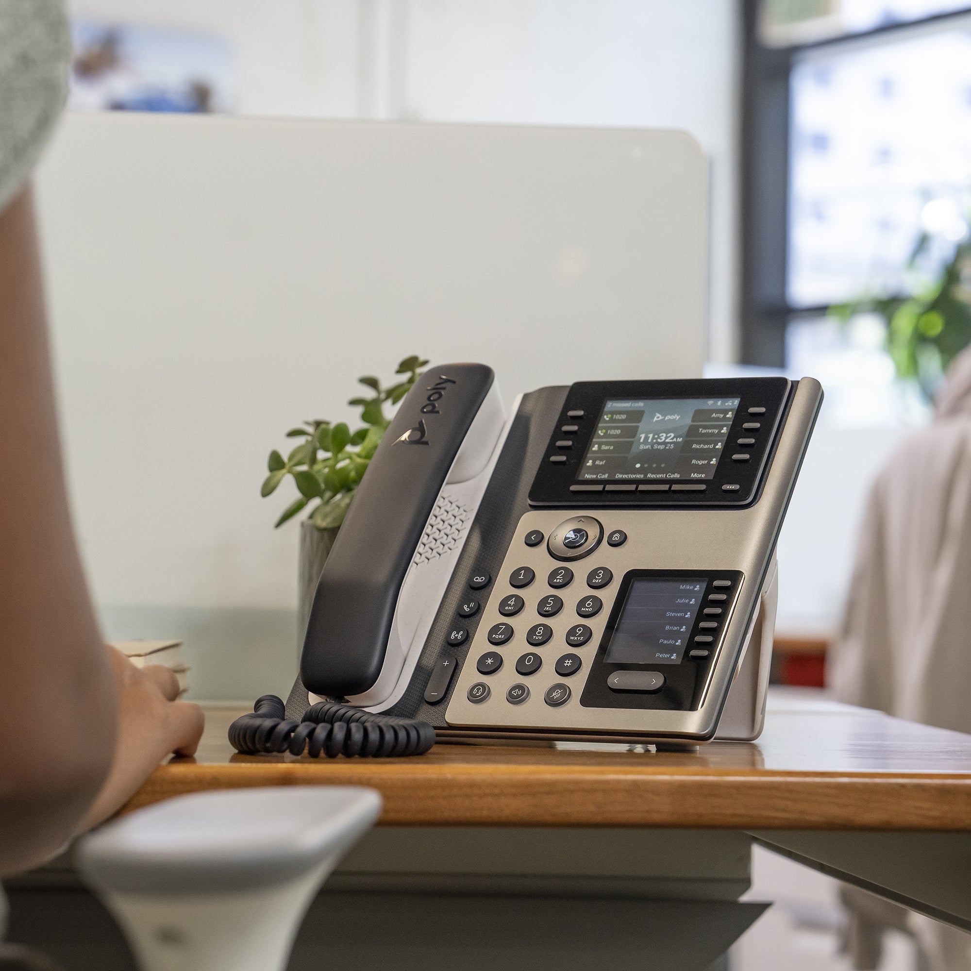HPE HP Poly Edge E400 and PoE-enabled IP phone Black 8 lines IPS (82M93AA) - Cartouches Certifiees
