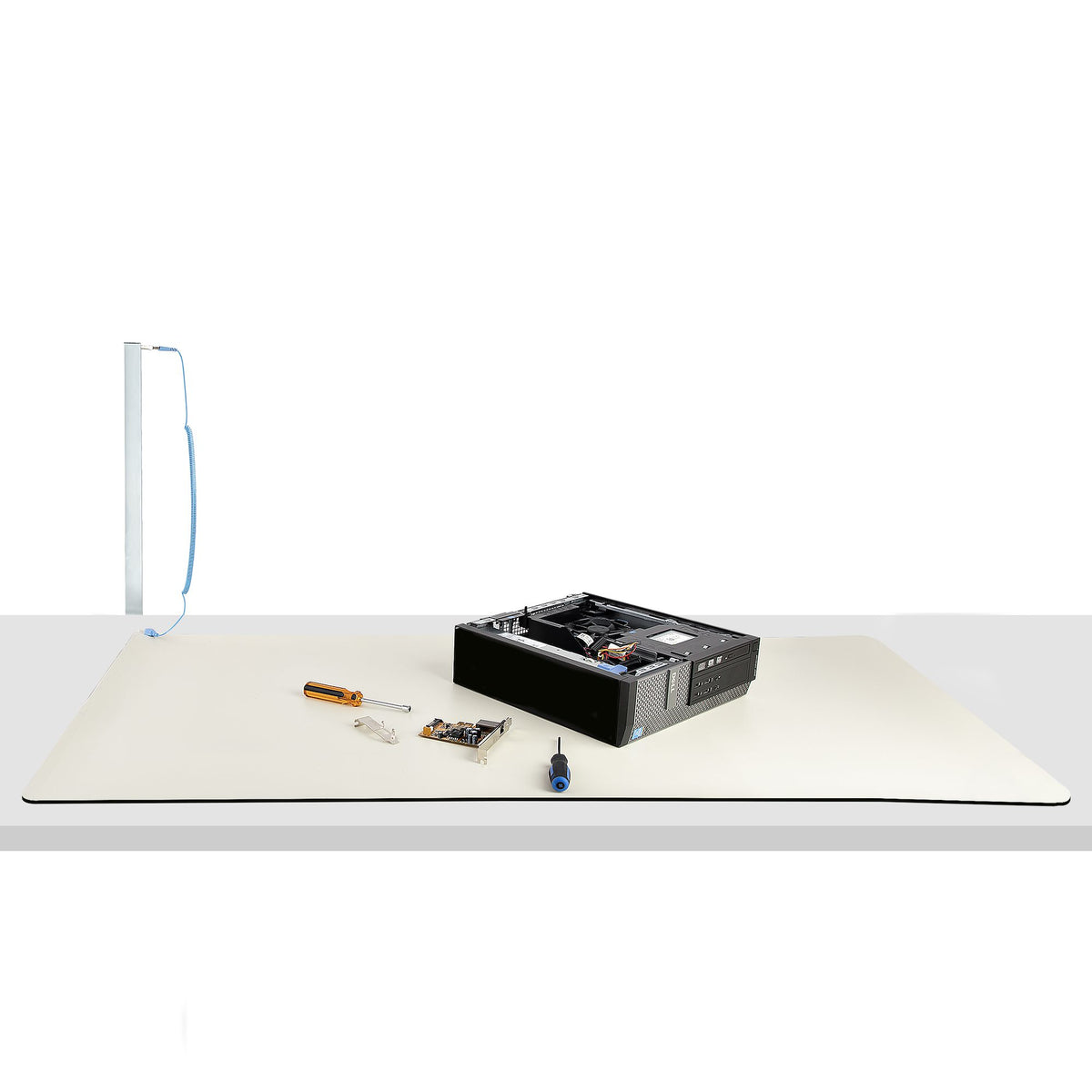 STARTECH .com antistatic mat Beige Polyvinyl chloride (PVC) 1 pc(s) (LG-ANTI-STATIC-MAT) - Cartouches Certifiees