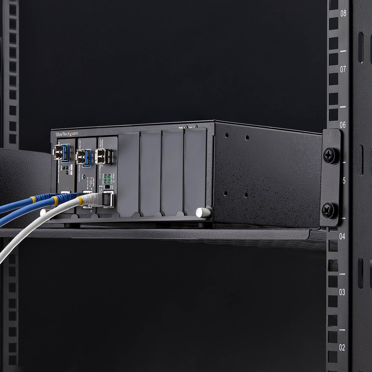 STARTECH .com network equipment chassis Black (MCM7-MEDIA-CHASSIS) - Cartouches Certifiees