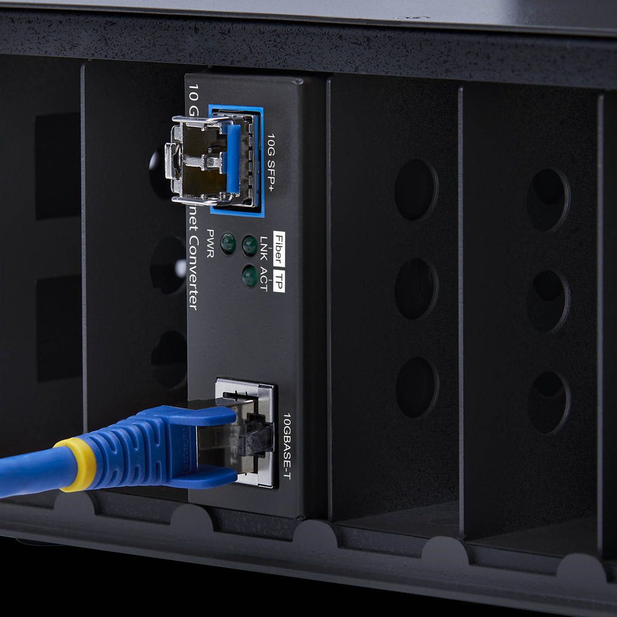 STARTECH .com network media converter 10000 Mbit/s Multi-mode, Single-mode Black (MCM10GSFP2) - Cartouches Certifiees