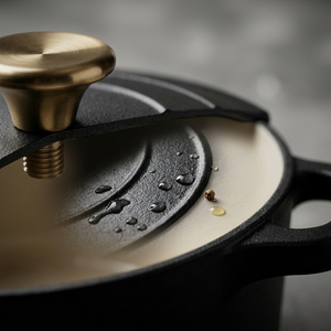 TRAMONTINA Bestow 5.5 Quart Enameled Cast Iron Covered Round Dutch, Matte Black (80131/084DS) - Cartouches Certifiees